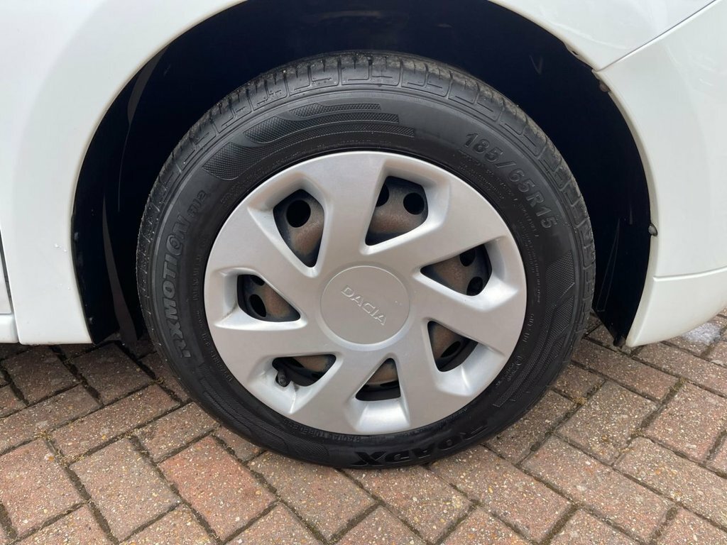 Dacia Sandero 2019 1.0 Sce Essential Hatchback White #2