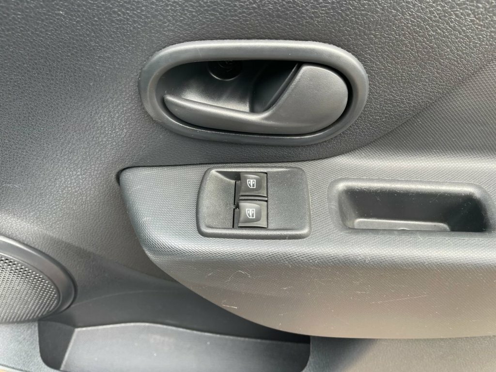 Dacia Sandero 2019 1.0 Sce Essential Hatchback White #4