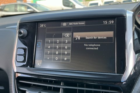 Peugeot 2008 1.2 Puretech Allure White #25