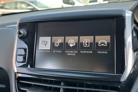 Peugeot 2008 1.2 Puretech Allure White #23