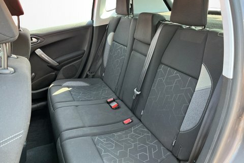 Peugeot 2008 1.2 Puretech Allure White #30