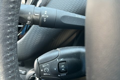 Peugeot 2008 1.2 Puretech Allure White #21