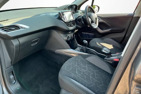 Peugeot 2008 1.2 Puretech Active Grey #2