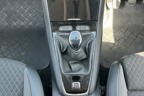 Vauxhall Grandland Hatchback White #17