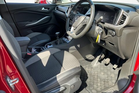 Vauxhall Grandland Hatchback White #16