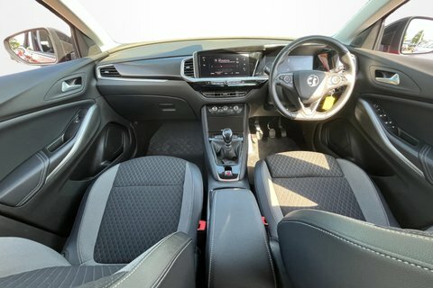Vauxhall Grandland Hatchback White #11