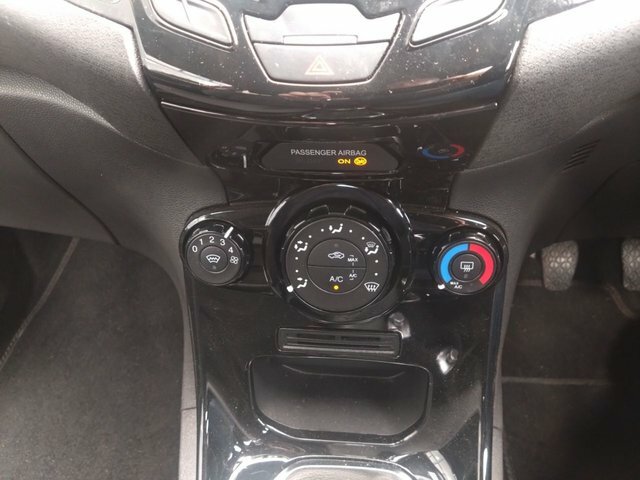 Ford Fiesta 2016 1.25 Zetec Hatchback Euro 6 SL66SVE Red #4