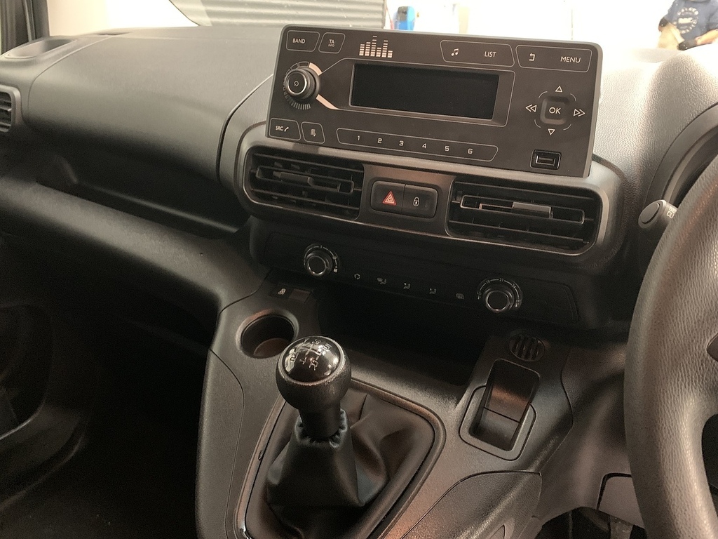 Vauxhall Combo Combo Dynamic 1.5D 100 M6 L1h1 2000 Panel Van  #8