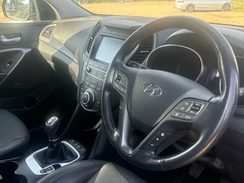 Hyundai Santa Fe Premium Se White #17
