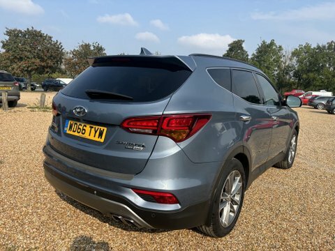 Hyundai Santa Fe Premium Se White #12
