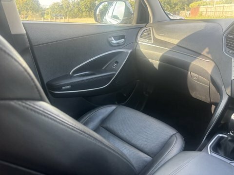 Hyundai Santa Fe Premium Se White #18