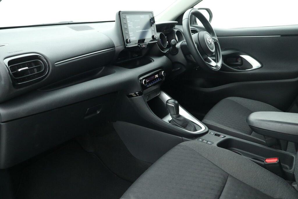 Toyota Yaris 1.5 Vvt-h Design Hatchback Hybrid E-cvt SL72PVA White #5
