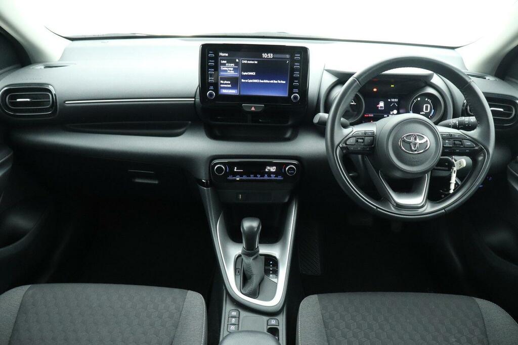 Toyota Yaris 1.5 Vvt-h Design Hatchback Hybrid E-cvt SL72PVA White #6