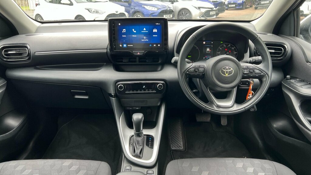 Toyota Yaris 1.5 Vvt-h Icon E-cvt Euro 6 Ss SL74ZWC White #6