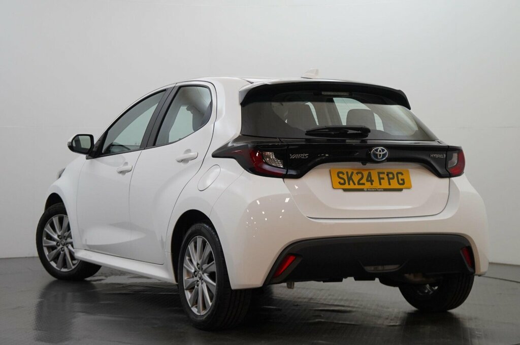 Toyota Yaris 1.5 Vvt-h Icon E-cvt Euro 6 Ss SK24FPG White #3