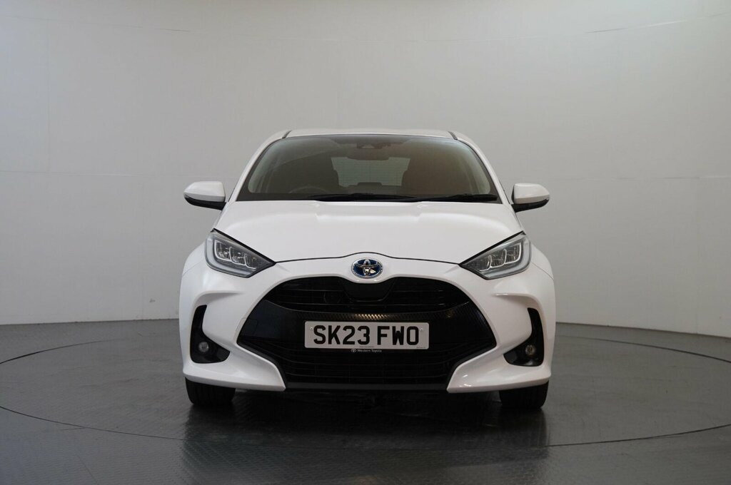 Toyota Yaris 1.5 Vvt-h Design E-cvt Euro 6 Ss SK23FWO White #2