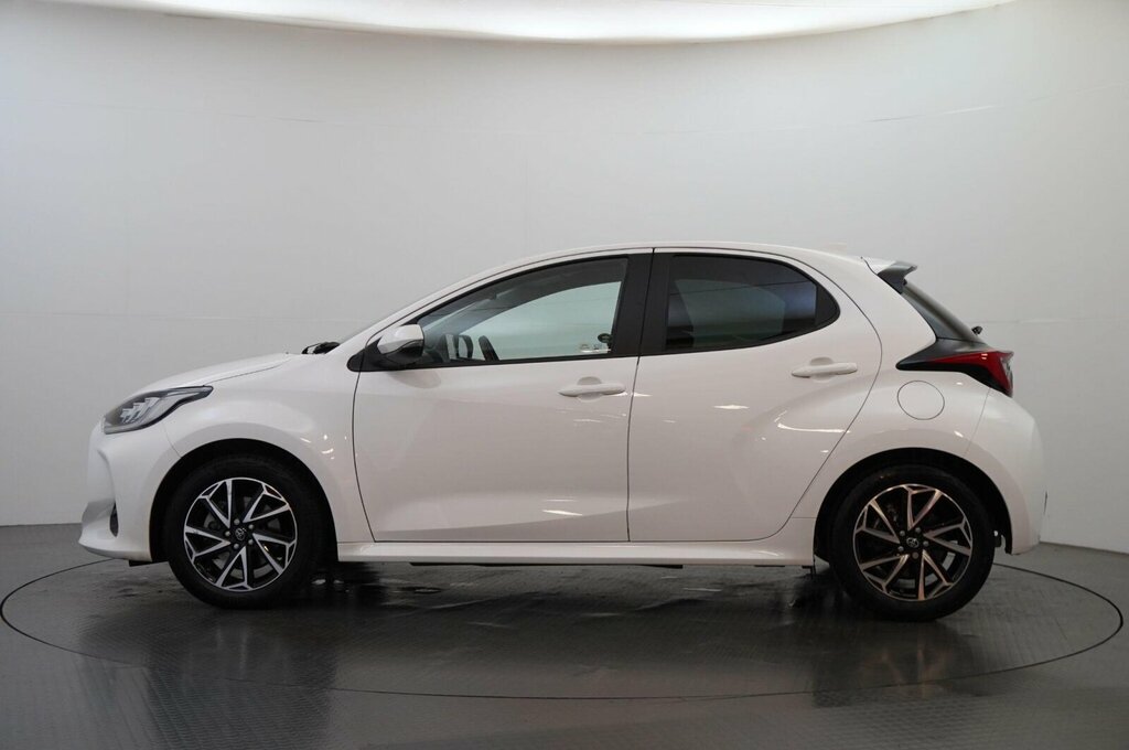 Toyota Yaris 1.5 Vvt-h Design E-cvt Euro 6 Ss SK23FWO White #4
