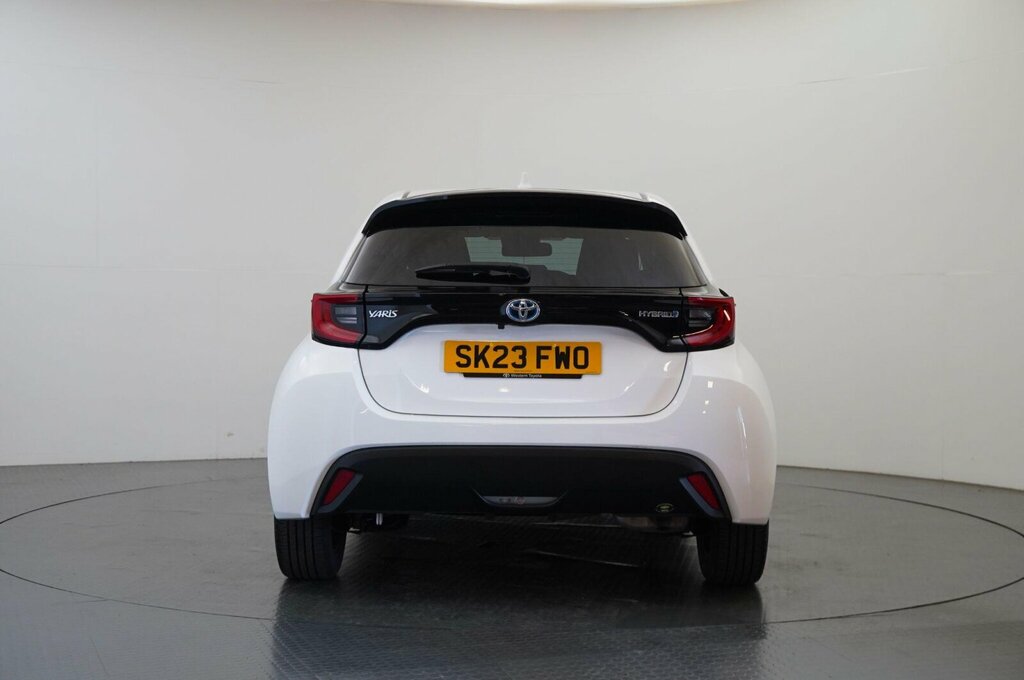 Toyota Yaris 1.5 Vvt-h Design E-cvt Euro 6 Ss SK23FWO White #6