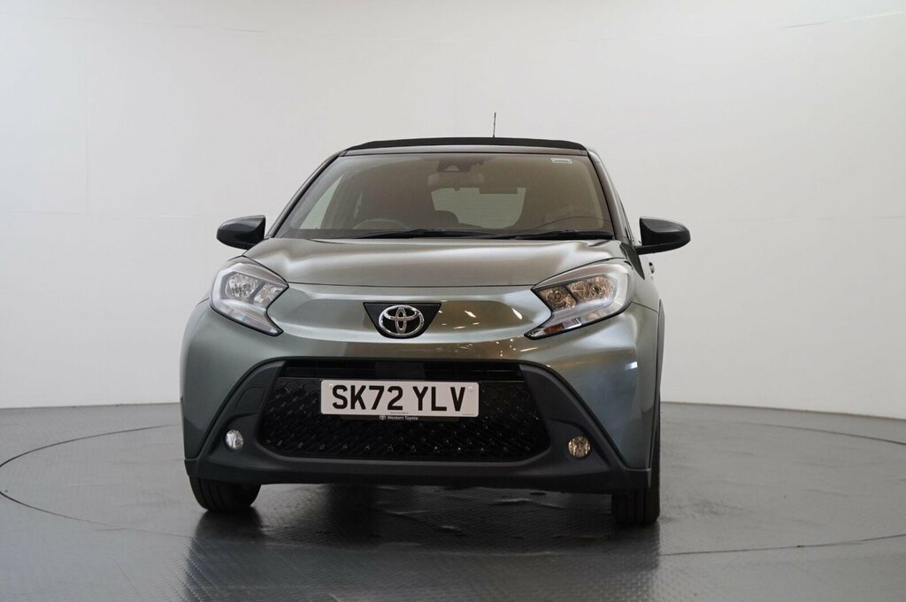 Toyota Aygo X 1.0 Vvt-i Edge Canvas Roof Hatchback SK72YLV Green #2