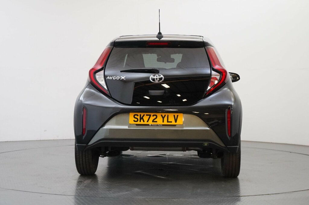 Toyota Aygo X 1.0 Vvt-i Edge Canvas Roof Hatchback SK72YLV Green #5