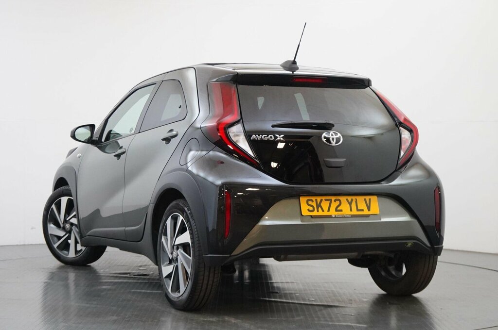 Toyota Aygo X 1.0 Vvt-i Edge Canvas Roof Hatchback SK72YLV Green #4