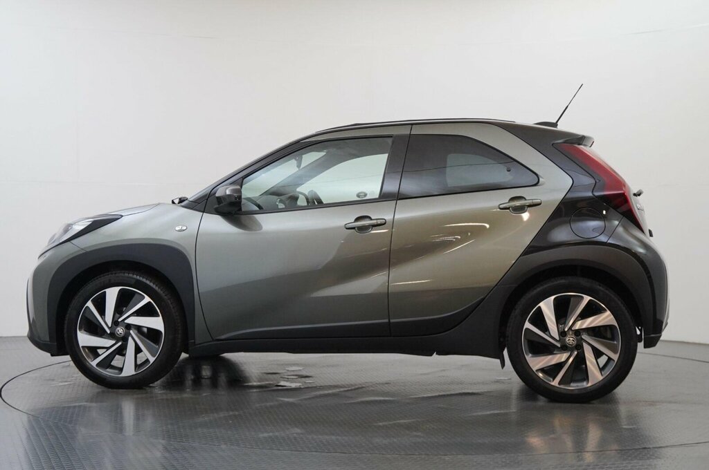 Toyota Aygo X 1.0 Vvt-i Edge Canvas Roof Hatchback SK72YLV Green #3