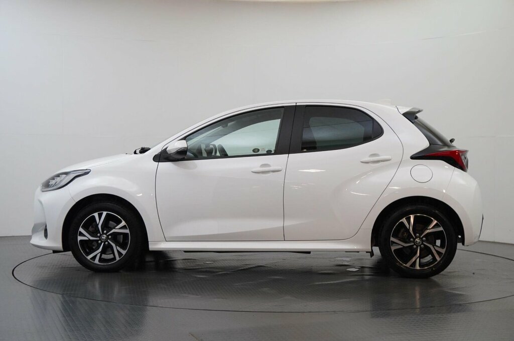 Toyota Yaris 1.5 Vvt-h Design E-cvt Euro 6 Ss SL24LYO White #3