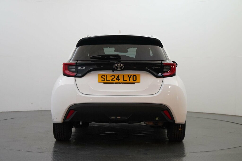 Toyota Yaris 1.5 Vvt-h Design E-cvt Euro 6 Ss SL24LYO White #4