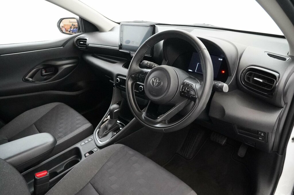 Toyota Yaris 1.5 Vvt-h Design E-cvt Euro 6 Ss SL24LYO White #6