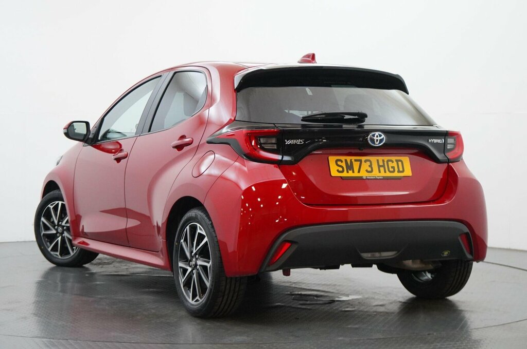 Toyota Yaris 1.5 Vvt-h Design E-cvt Euro 6 Ss SM73HGD Red #3