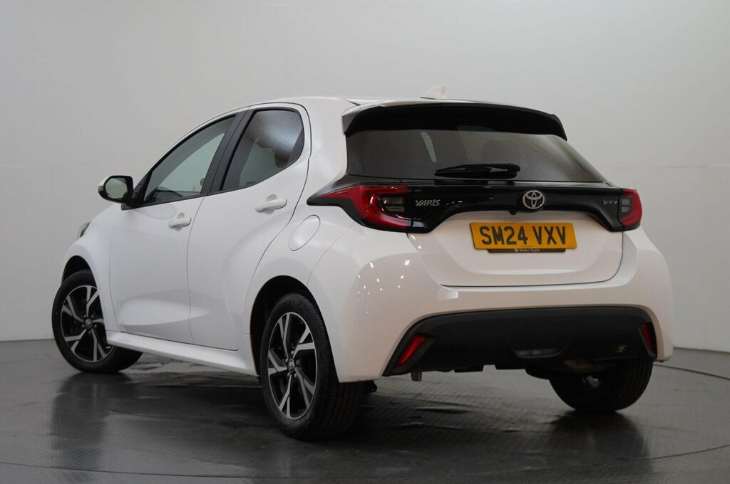 Toyota Yaris 1.5 Vvt-h Design E-cvt Euro 6 Ss SM24VXV White #3
