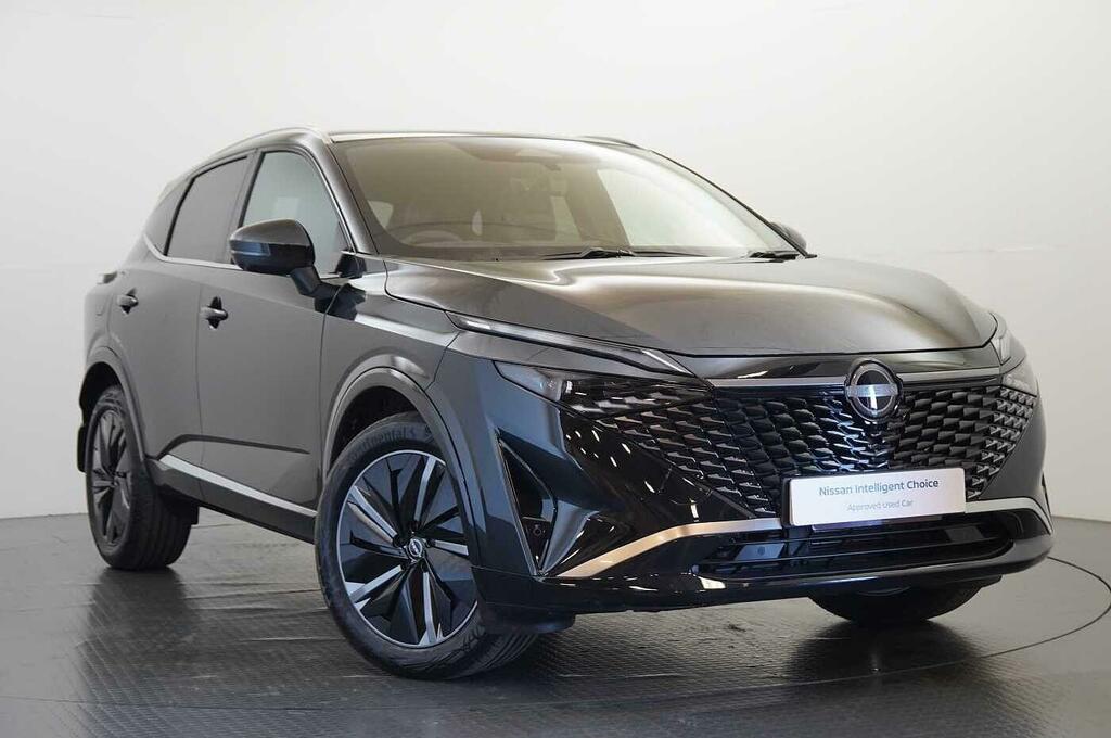 Nissan Qashqai 1.3 Dig-t Mh 140 Tekna With Panoramic Glass Roof A Black