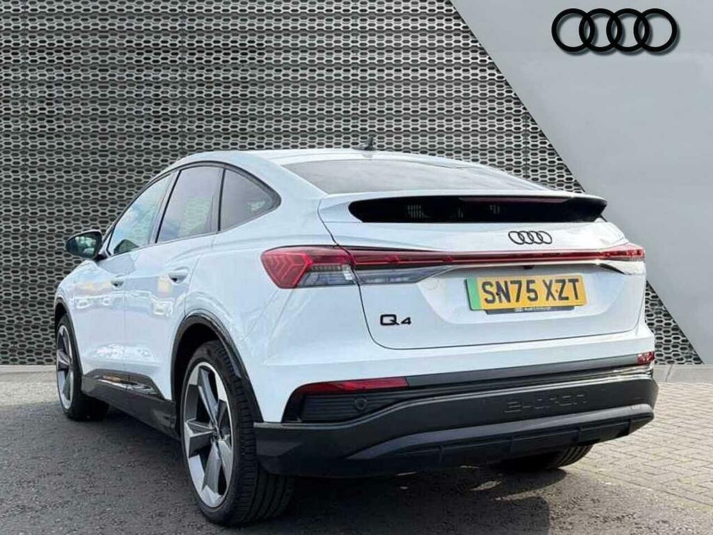 Audi Q4 E Tron Q4 Sportback Black Edition 45 E-tron 210,00 Kw SN75XZT White #3