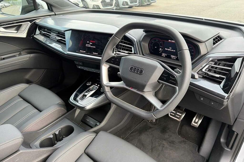 Audi Q4 E Tron Q4 Sportback Black Edition 45 E-tron 210,00 Kw SN75XZT White #6