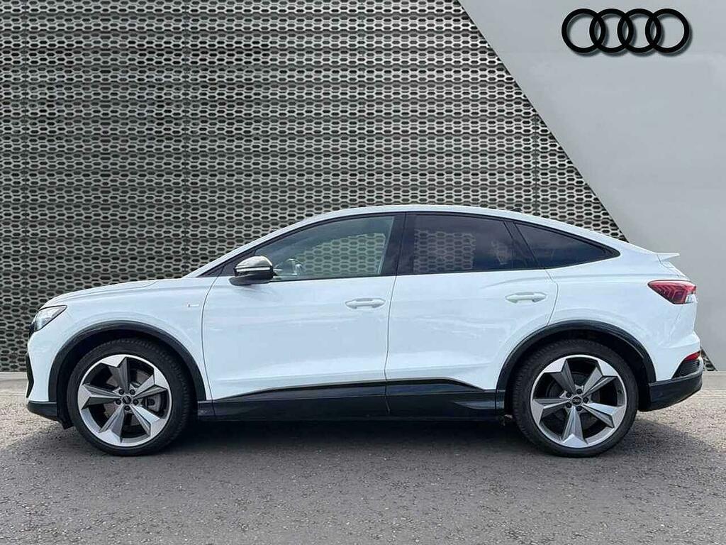 Audi Q4 E Tron Q4 Sportback Black Edition 45 E-tron 210,00 Kw SN75XZT White #4