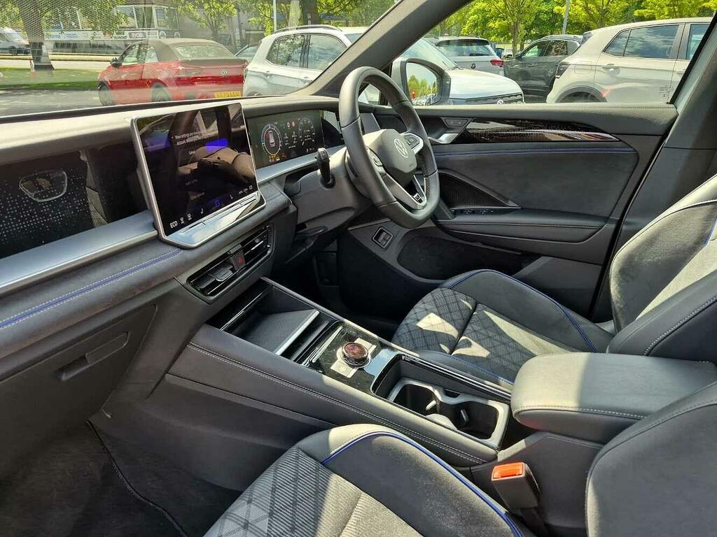 Volkswagen Tayron R-line 1.5 Tsi Ehybrid 272 Ps 6-Speed Dsg Silver #2