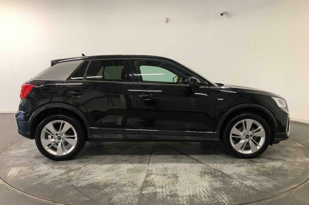 Audi Q2 S Line 35 Tfsi 150 Ps 6-Speed SO72VGC Black #4
