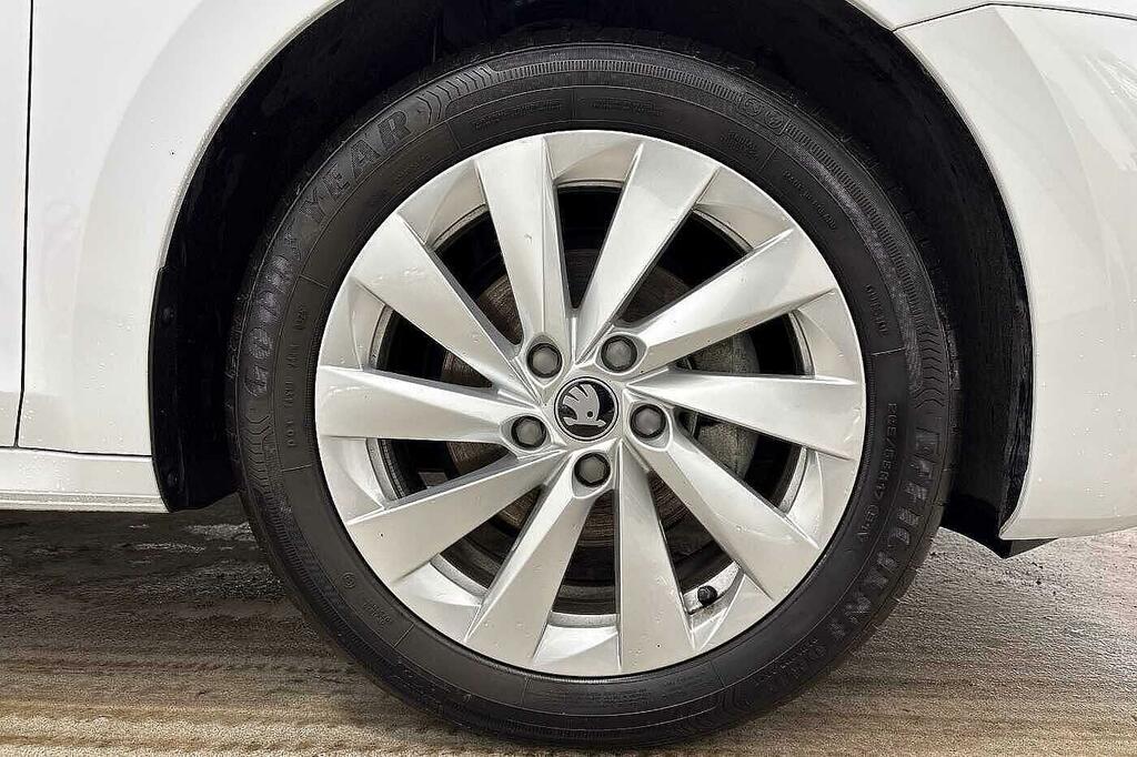 Skoda Octavia 2.0 Tdi 150 Se L Dsg White #5