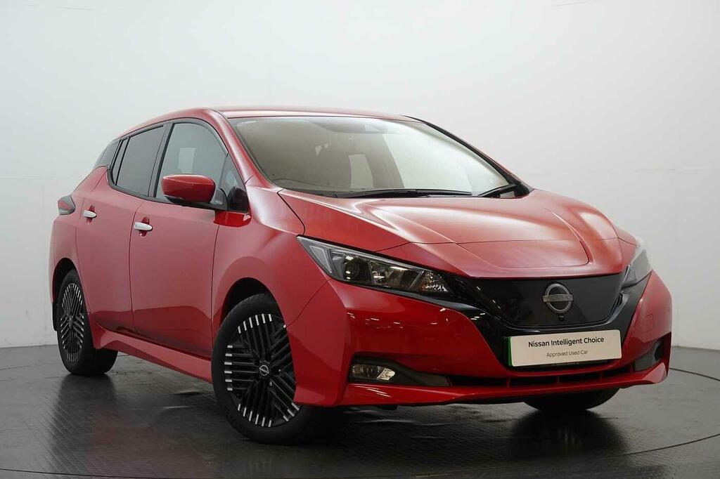 Nissan Leaf 39Kw N-connecta With Sat Nav And 360 Around V Red