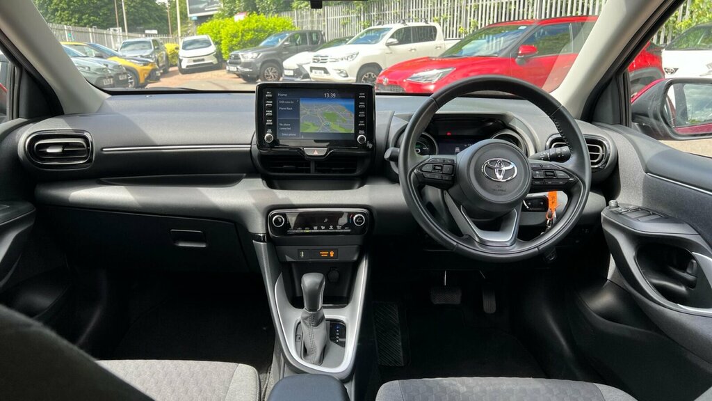 Toyota Yaris 1.5 Vvt-h Design E-cvt Euro 6 Ss SK73XWF Red #6