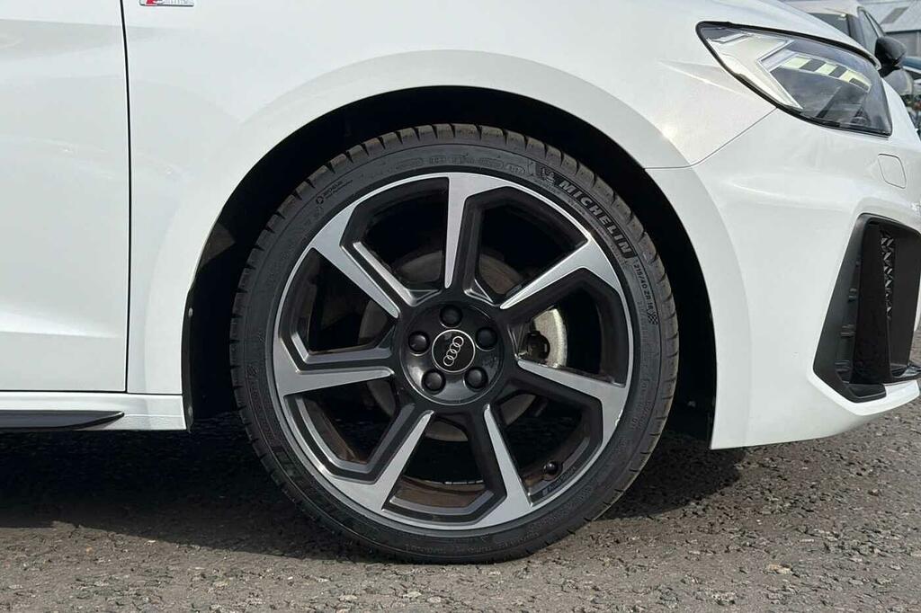 Audi A1 Black Edition 30 Tfsi 110 Ps 6-Speed White #5