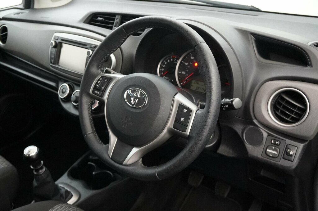 Toyota Yaris Tr White #25