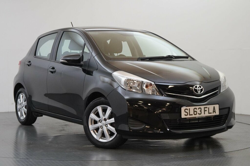 Toyota Yaris Tr White #1