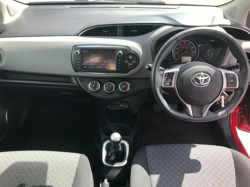 Toyota Yaris 1.0 Vvt-i Icon Euro 6 Red #2