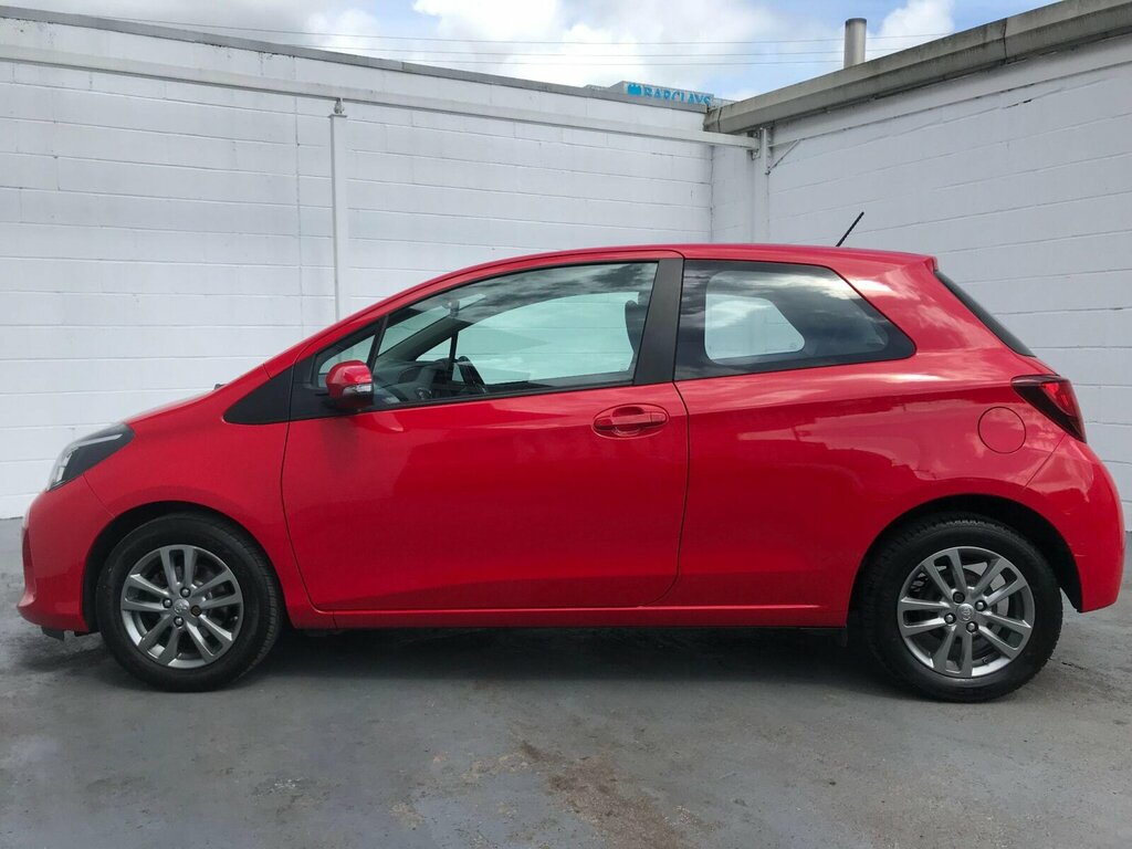 Toyota Yaris 1.0 Vvt-i Icon Euro 6 Red #4