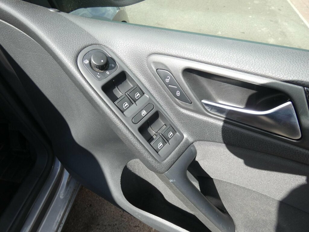 Volkswagen Golf S Silver #32