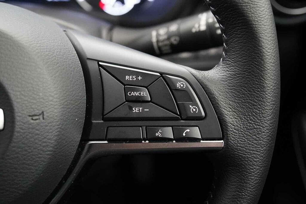 Nissan Juke Acenta White #30