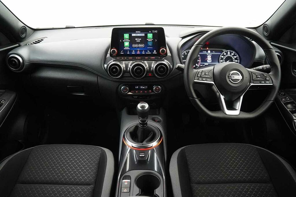 Nissan Juke Acenta White #11