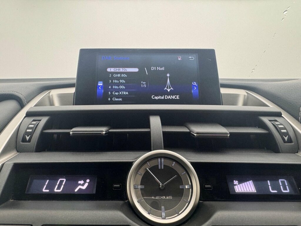 Lexus NX 300H Luxury Silver #18