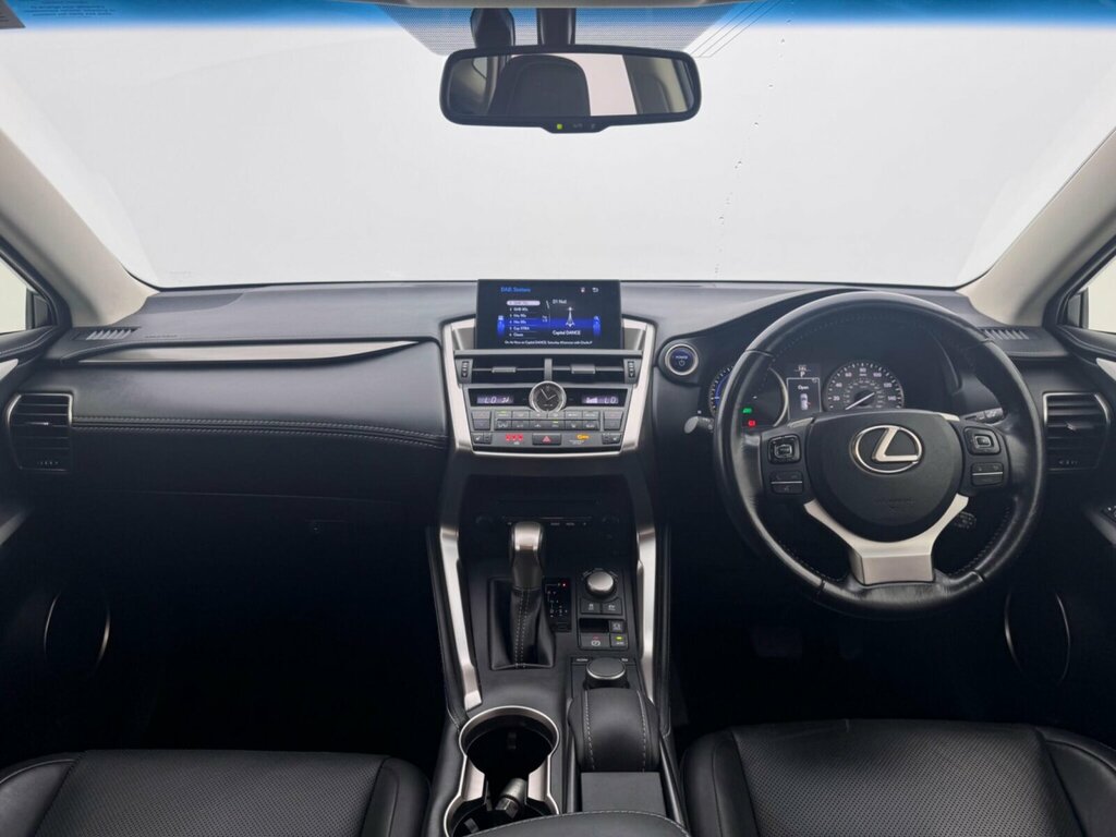 Lexus NX 300H Luxury Silver #8